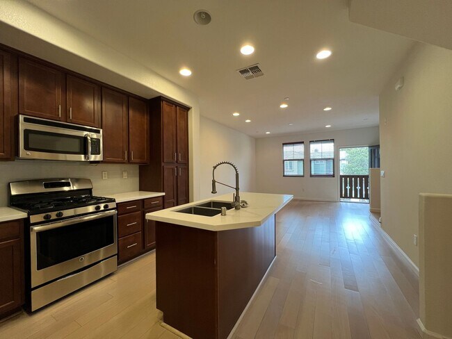 Immaculate Tri-level 3 Bedroom 3 Bath San Jose Townhome photo 3