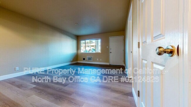 560 Dexter St Santa Rosa, CA 95404 photo 4