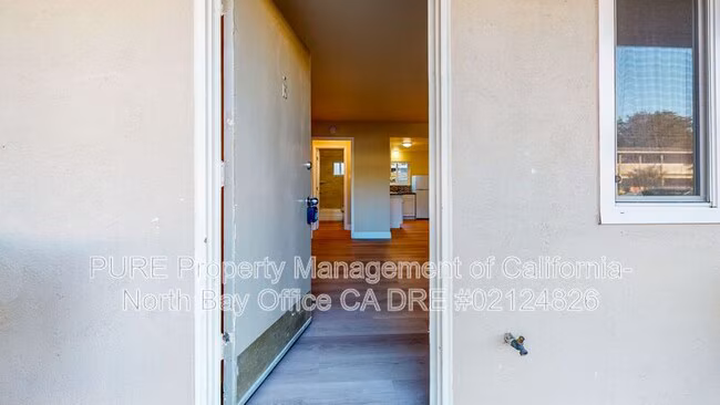 560 Dexter St Santa Rosa, CA 95404 photo 2