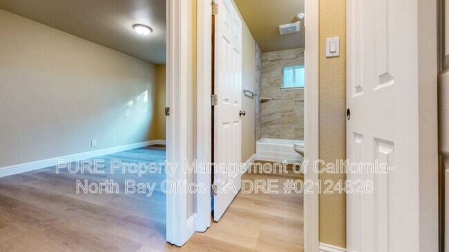560 Dexter St Santa Rosa, CA 95404 photo 5