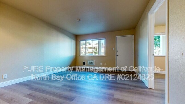 560 Dexter St Santa Rosa, CA 95404 photo 3