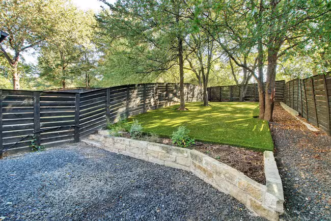 1211 Cometa St Austin, TX 78721 photo 4