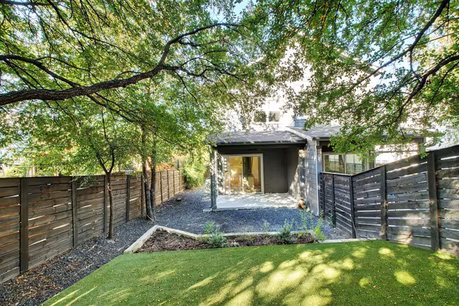 1211 Cometa St Austin, TX 78721 photo 3