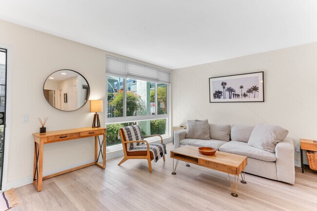 1124 Eureka St San Diego, CA 92110 photo 2