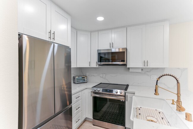 1124 Eureka St San Diego, CA 92110 photo 4