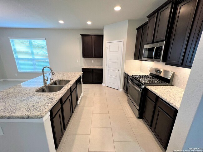 15207 Proteus St San Antonio, TX 78245 photo 5