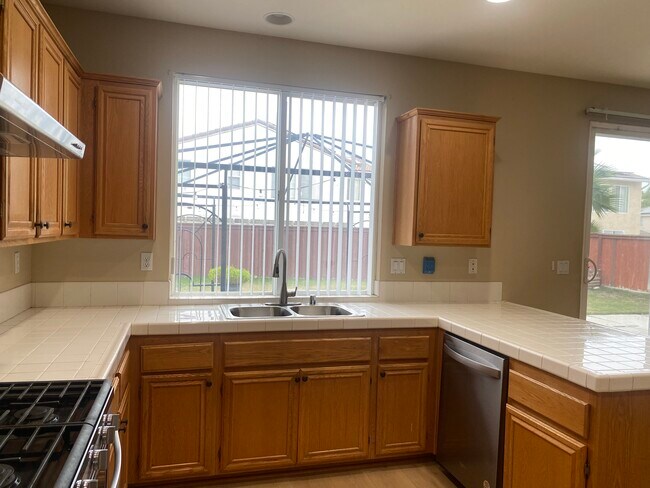 32552 Sunnyvail Cir Temecula, CA 92592 photo 5