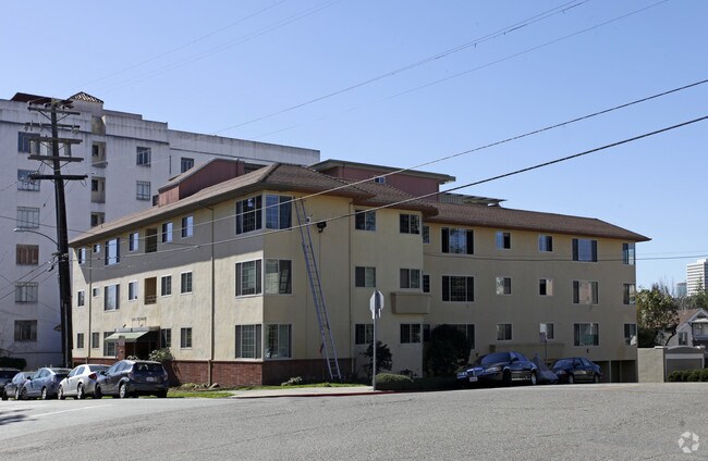 Bellevue Apartments photo 2