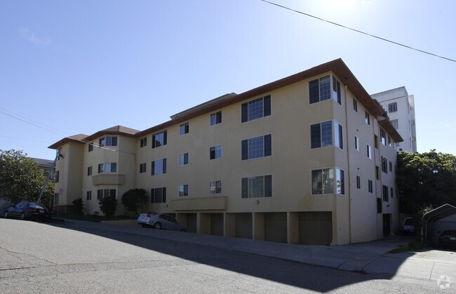 Bellevue Apartments photo 3