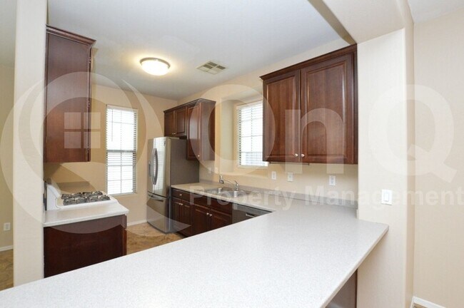 1453 S Sinova Ave Gilbert, AZ 85296 photo 2
