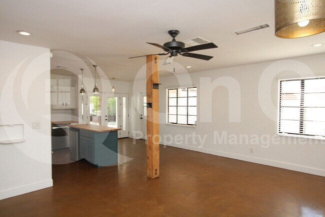2925 E Cheery Lynn Rd Phoenix, AZ 85016 photo 3