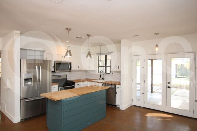 2925 E Cheery Lynn Rd Phoenix, AZ 85016 photo 2