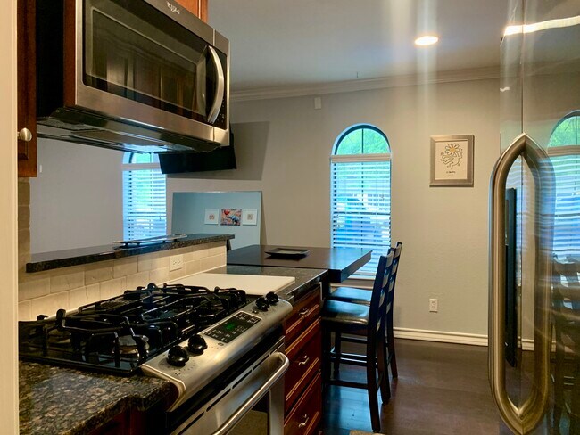 407 E 45th St #116 Austin, TX 78751 photo 3