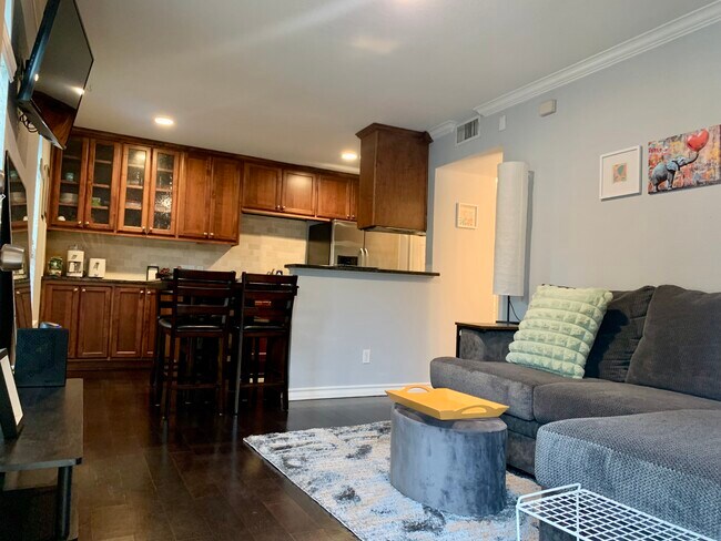 407 E 45th St #116 Austin, TX 78751 photo 2
