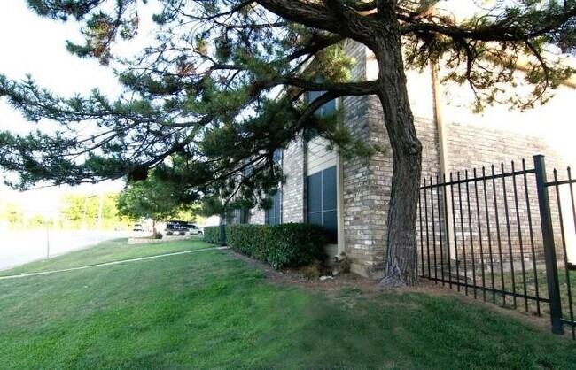 1808 S Las Vegas Trail White Settlement, TX 76108 photo 2