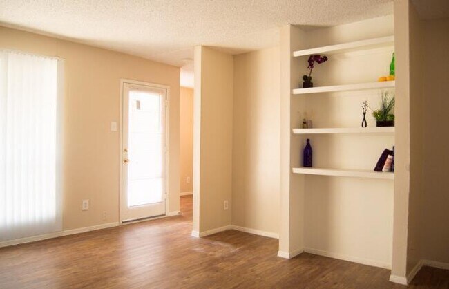 1808 S Las Vegas Trail White Settlement, TX 76108 photo 4