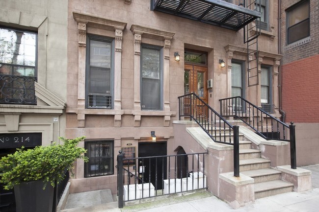 212 E 70th St New York, NY 10021 photo 4