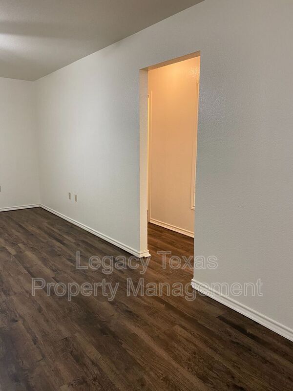 1106 Williams Ave Cleburne, TX 76033 photo 4