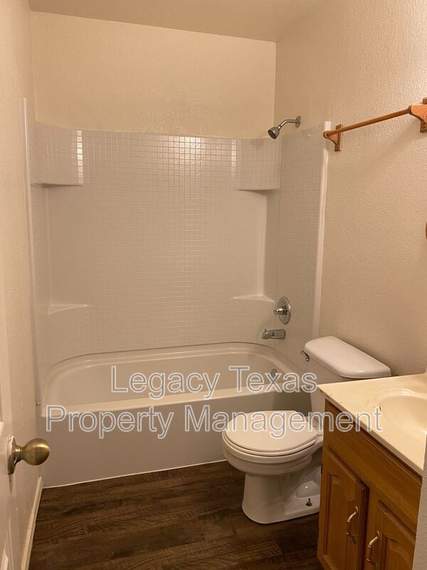 1106 Williams Ave Cleburne, TX 76033 photo 5