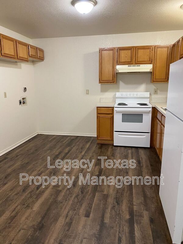 1106 Williams Ave Cleburne, TX 76033 photo 2