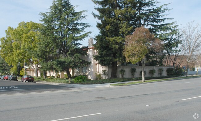 Towle Apartments photo 4
