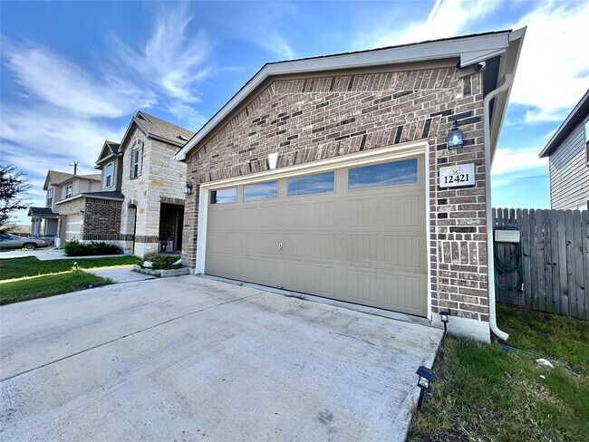 12421 Ace in the Hole Ln Del Valle, TX 78617 photo 3