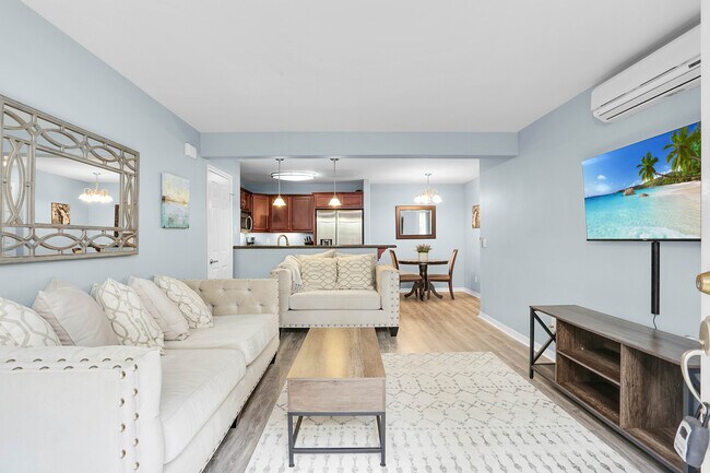 5252 Balboa Arms Dr San Diego, CA 92117 photo 2