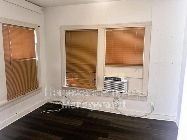 3803 Meadowbrook Dr Fort Worth, TX 76103 photo 2