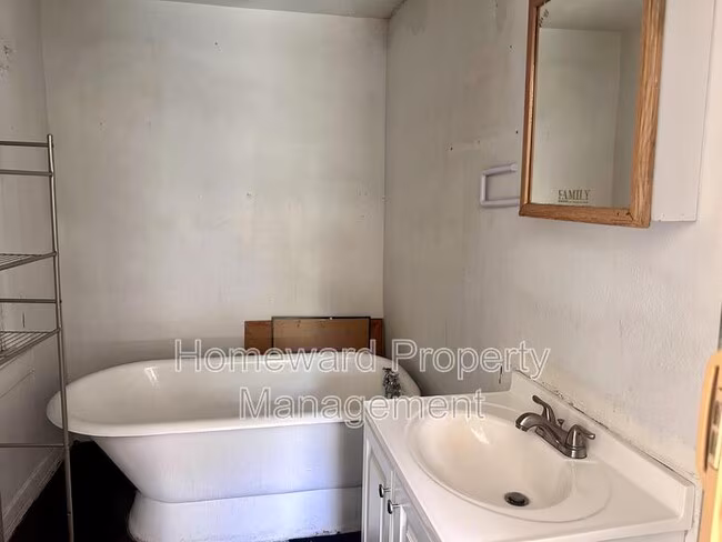 3803 Meadowbrook Dr Fort Worth, TX 76103 photo 3