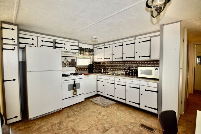 9340 E Edgewood Ave Mesa, AZ 85208 photo 3
