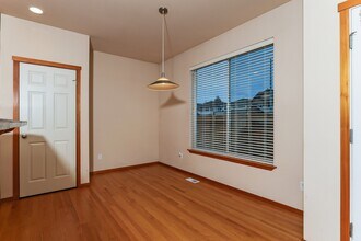 Stunning Bothell 5-Bedroom with flexible bonus room photo 2