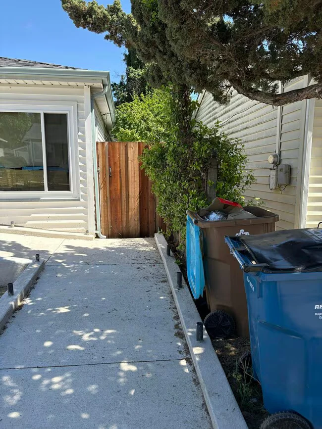 1330 Vine Ave Martinez, CA 94553 photo 2