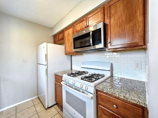 1304 Parsons Dr Austin, TX 78758 photo 2