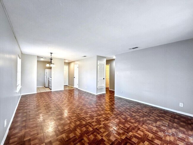 1304 Parsons Dr Austin, TX 78758 photo 5