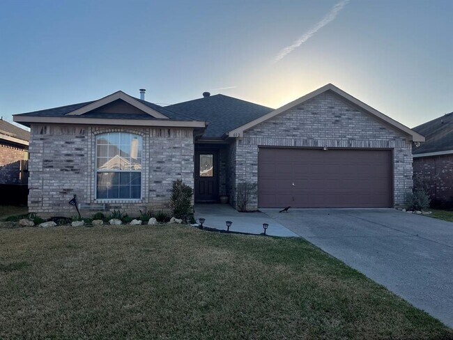 612 Crystal Brook Dr Saginaw, TX 76179 photo 2