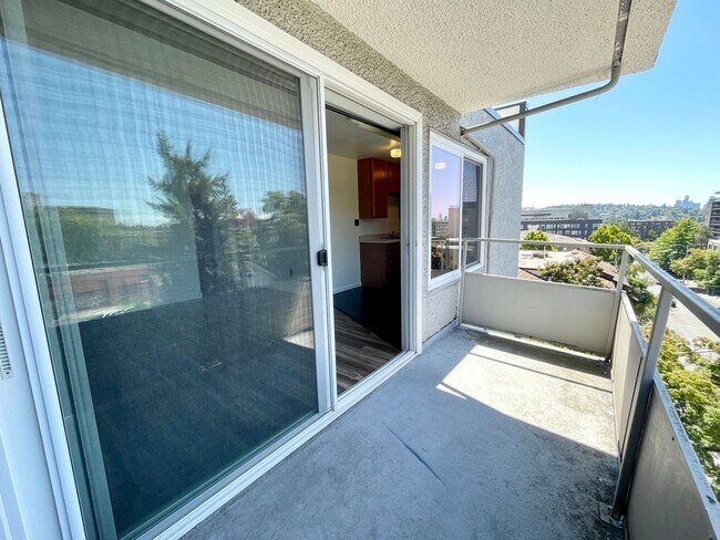 Escolier Apartments photo 2