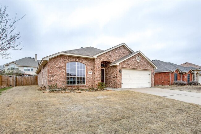 905 Chestnut Avenue, Burleson, TX 76028 photo 2