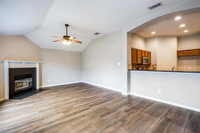 905 Chestnut Avenue, Burleson, TX 76028 photo 5
