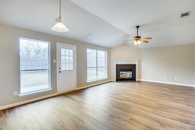 905 Chestnut Avenue, Burleson, TX 76028 photo 4