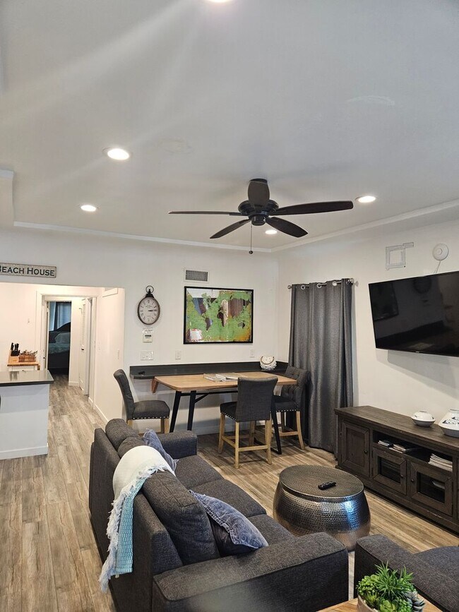 540 Orange Ave Coronado, CA 92118 photo 4