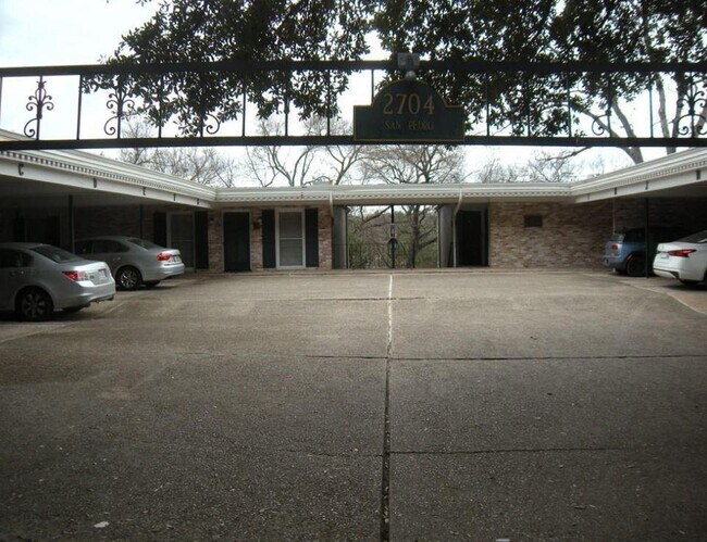 2704 San Pedro St Austin, TX 78705 photo 2