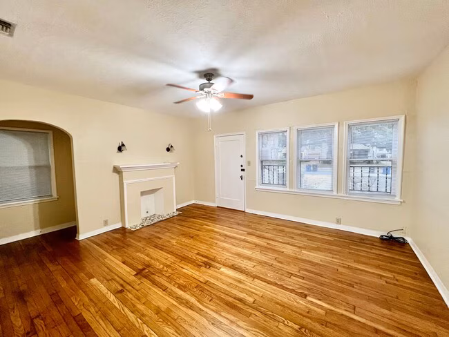 216 E Rosewood Ave San Antonio, TX 78212 photo 3