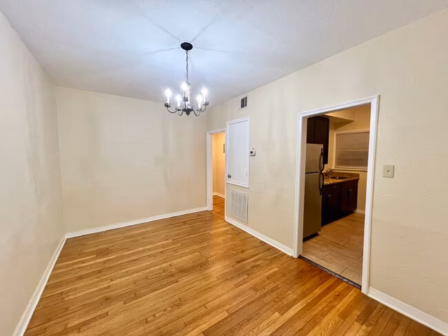 216 E Rosewood Ave San Antonio, TX 78212 photo 4