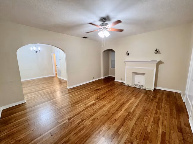 216 E Rosewood Ave San Antonio, TX 78212 photo 2