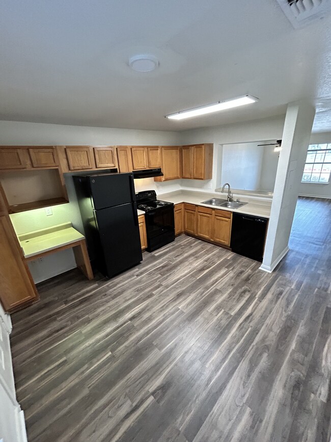 Heather Lane & Tiffany Square Apartments photo 5