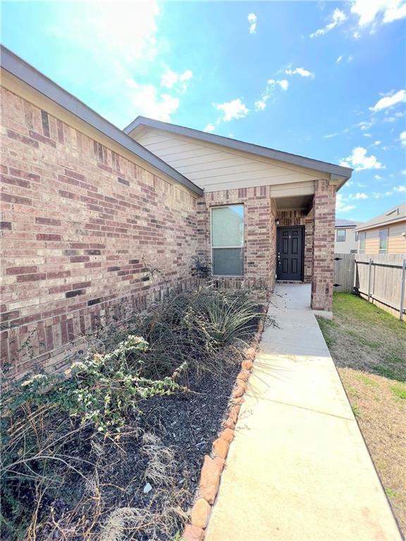 901 Solitude Dr Pflugerville, TX 78660 photo 2