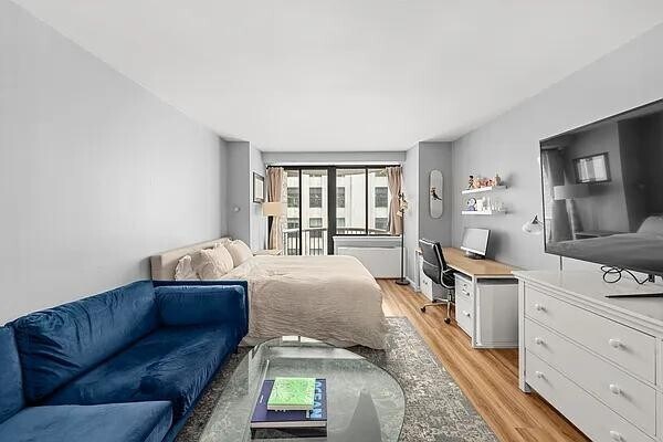 45 E 25th St New York, NY 10010 photo 2