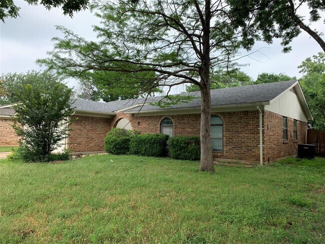 520 Mustang Drive, Saginaw, TX 76179 photo 3