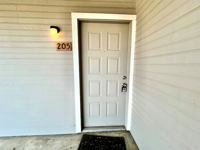 2526 W Prairie St Denton, TX 76201 photo 3