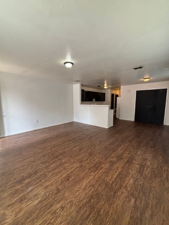 2963-2965 Loving Ave Fort Worth, TX 76106 photo 4